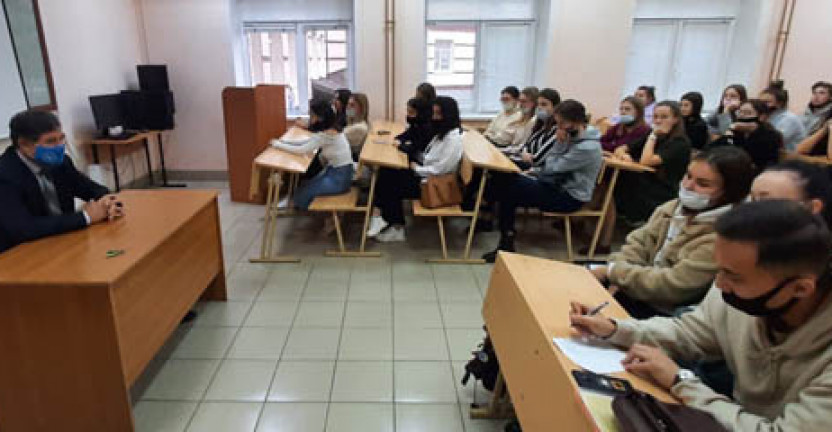 Руководитель Владимирстата выступил перед студенческим активом Юридического института